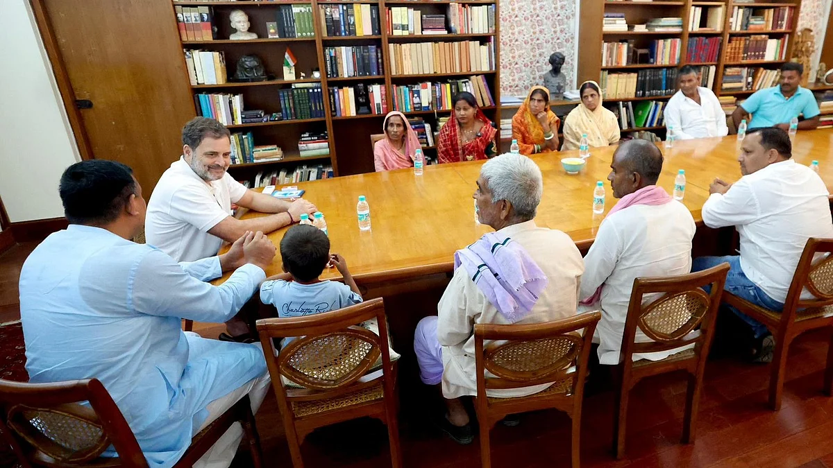 LoP Rahul Gandhi meets some of the ‘dead’ voters from Tejashwi Yadav’s constituency in Bihar