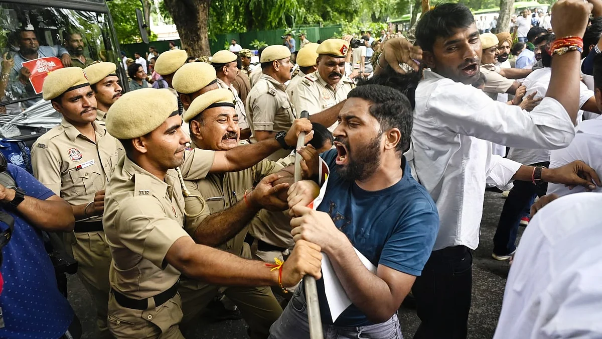 Indian Youth Congress workers clash with police in Delhi during a 'vote chori' protest, 12 Aug 