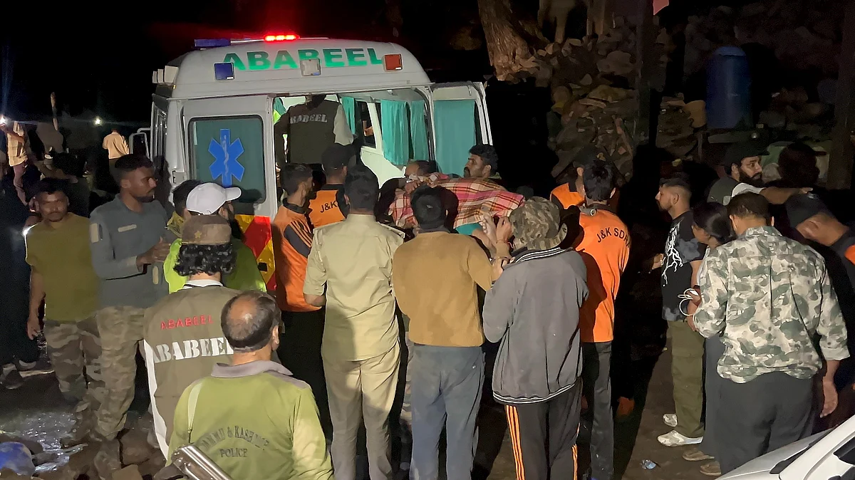 An injured persons being shifted to hospital in Kishtwar district on 14 August 