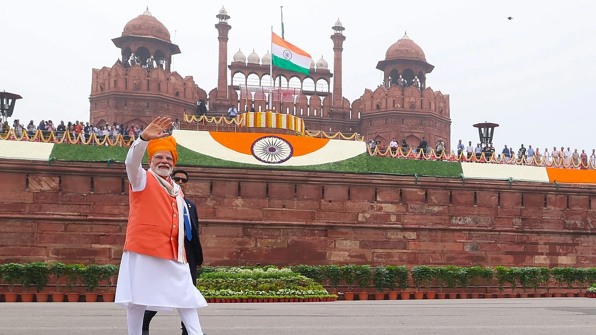 PM Modi at the Red Fort (photo coyrtesy: @narendramodi/X)
