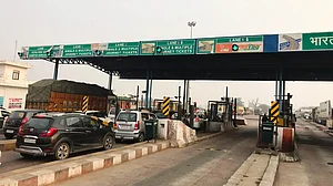 NHAI launches FASTag Annual Pass on I-Day, lakhs activate it on Day 1