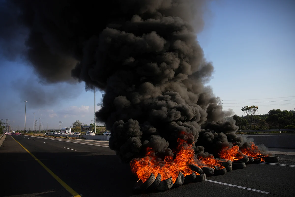 Israel flares up in protest, for its own hostages — and the starving masses of Palestine