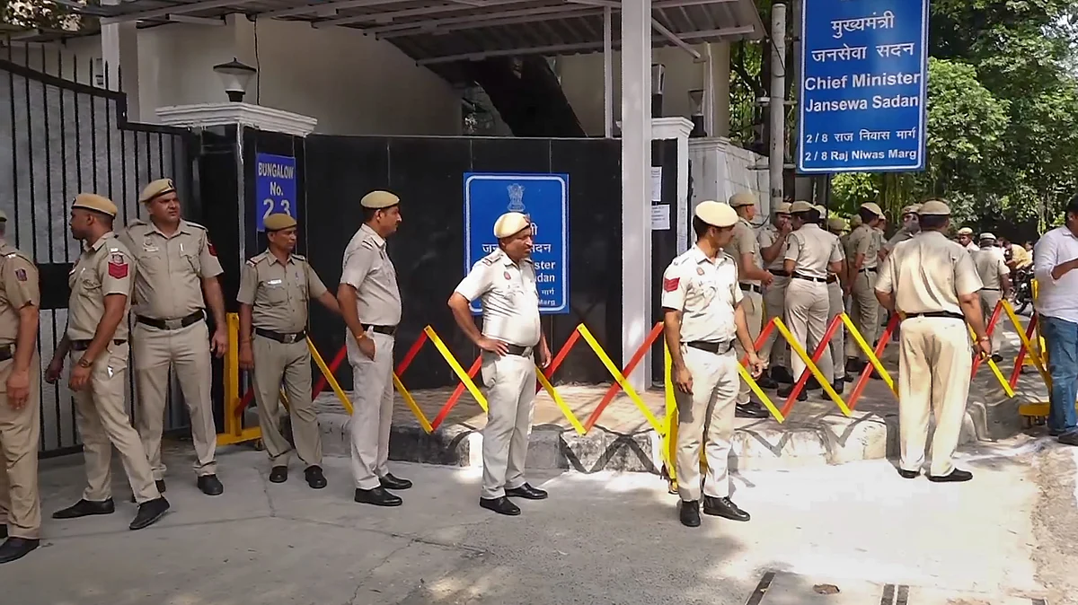 Policemen stand guard outside CM's official residence in New Delhi on 20 August