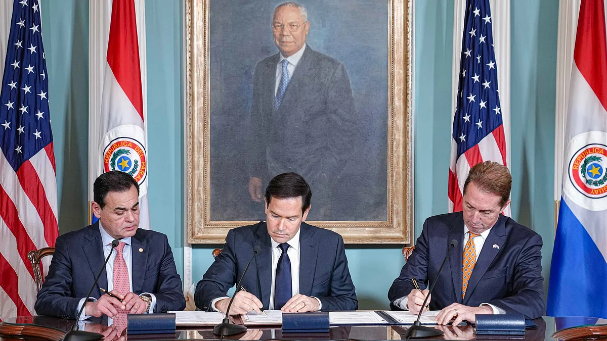 US secretary of state Marco Rubio (centre)