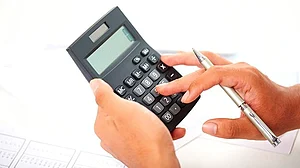 Advantages of Using an EMI Calculator Before Taking Any Loan