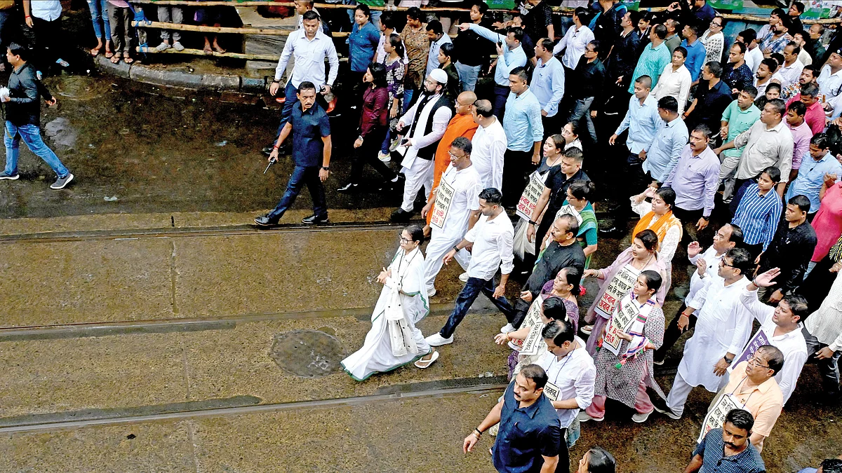 Mamata Banerjee leads a protest against harassment of Bengali migrant workers in BJP-ruled states
