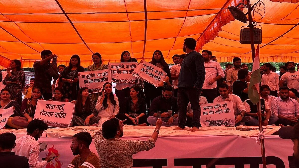 Students protesting at Ramleela Maidan (photo courtesy: @careers360/X)