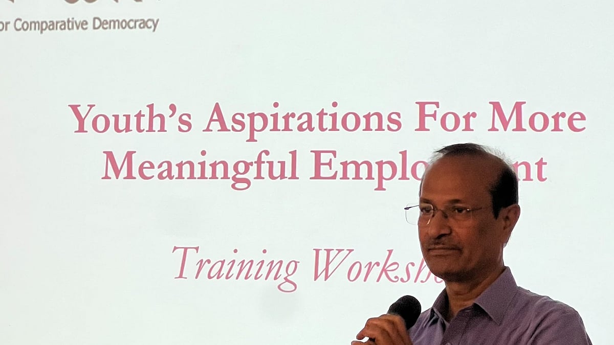 Lokniti-CSDS co-director Sanjay Kumar speaks at an event