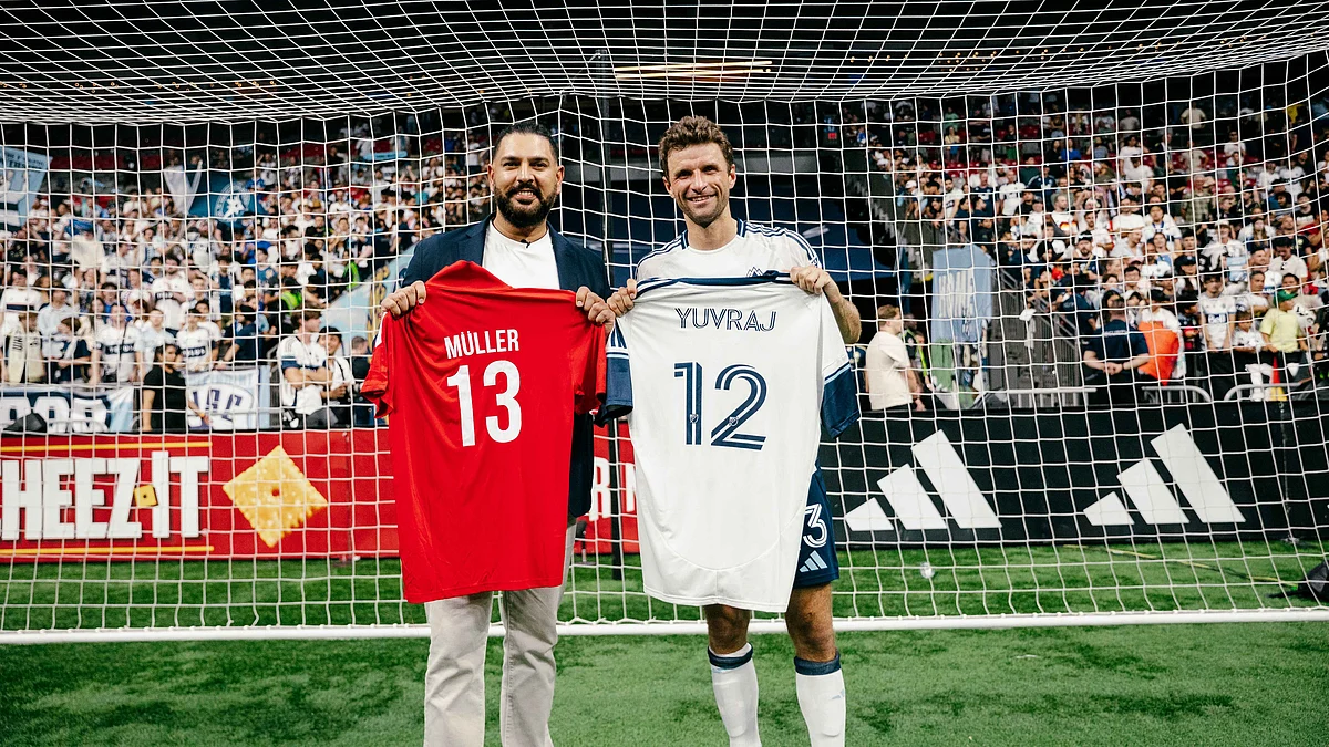 Thomas Muller and Yuvraj Singh during meeting in Vancouver