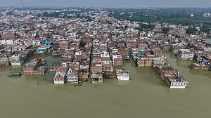 Heavy rains lash Uttar Pradesh and Ujjain, flood threat escalates
