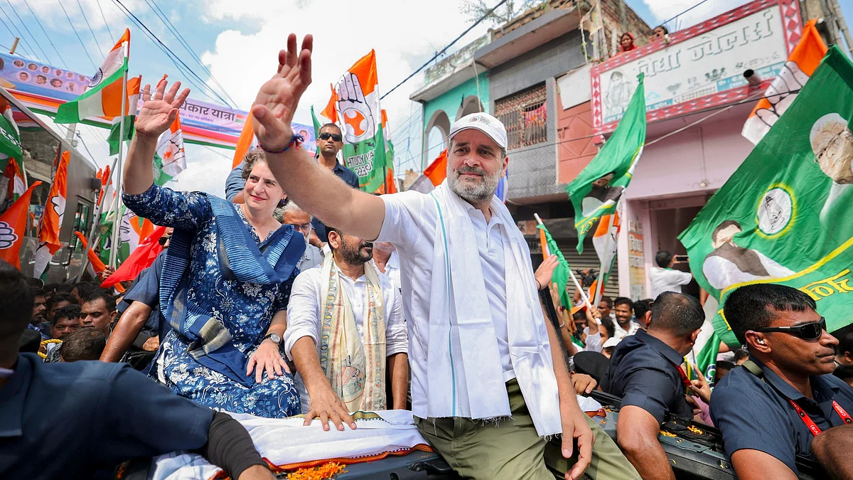 Rahul Gandhi with Priyanka Gandhi Vadra during 'Voter Adhikar Yatra' in Bihar