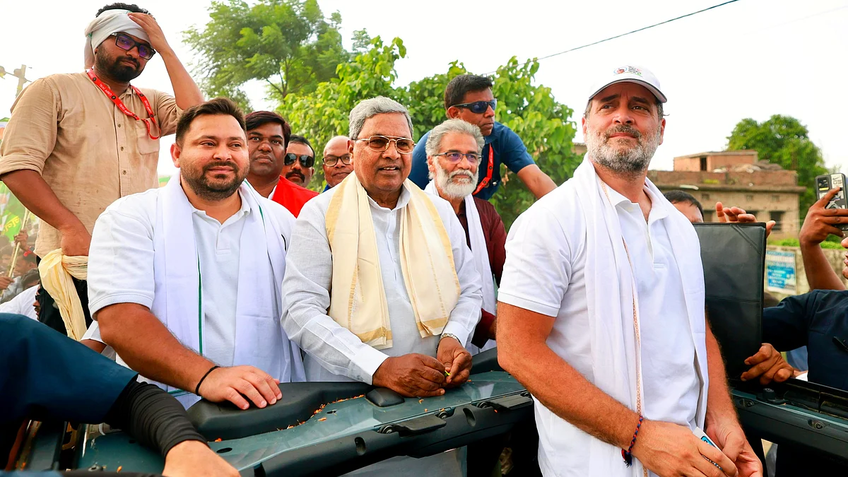 Rahul Gandhi with Siddaramaiah and Tejashwi Yadav during the Voter Adhikar Yatra, in Gopalganj