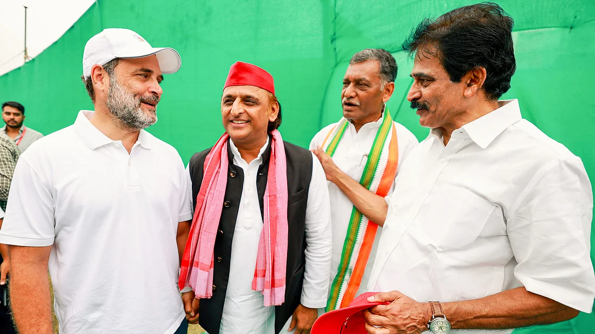 Akhilesh Yadav (C) with Rahul Gandhi and K.C. Venugopal during the Bihar Voter Adhikar Yatra