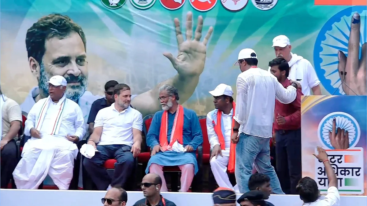 Voter Adhikar Yatra: Mallikarjun Kharge, Rahul Gandhi, Dipankar Bhattacharya (L-R) on the dais, 1 Sept