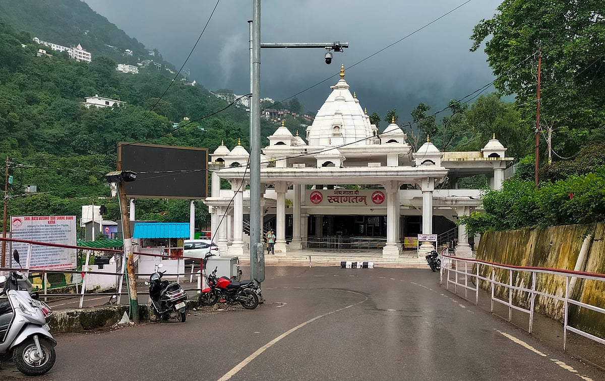 Katra SDM Piyush Dhotra issued a directive emphasising immediate relocation of pilgrims from commercial establishments