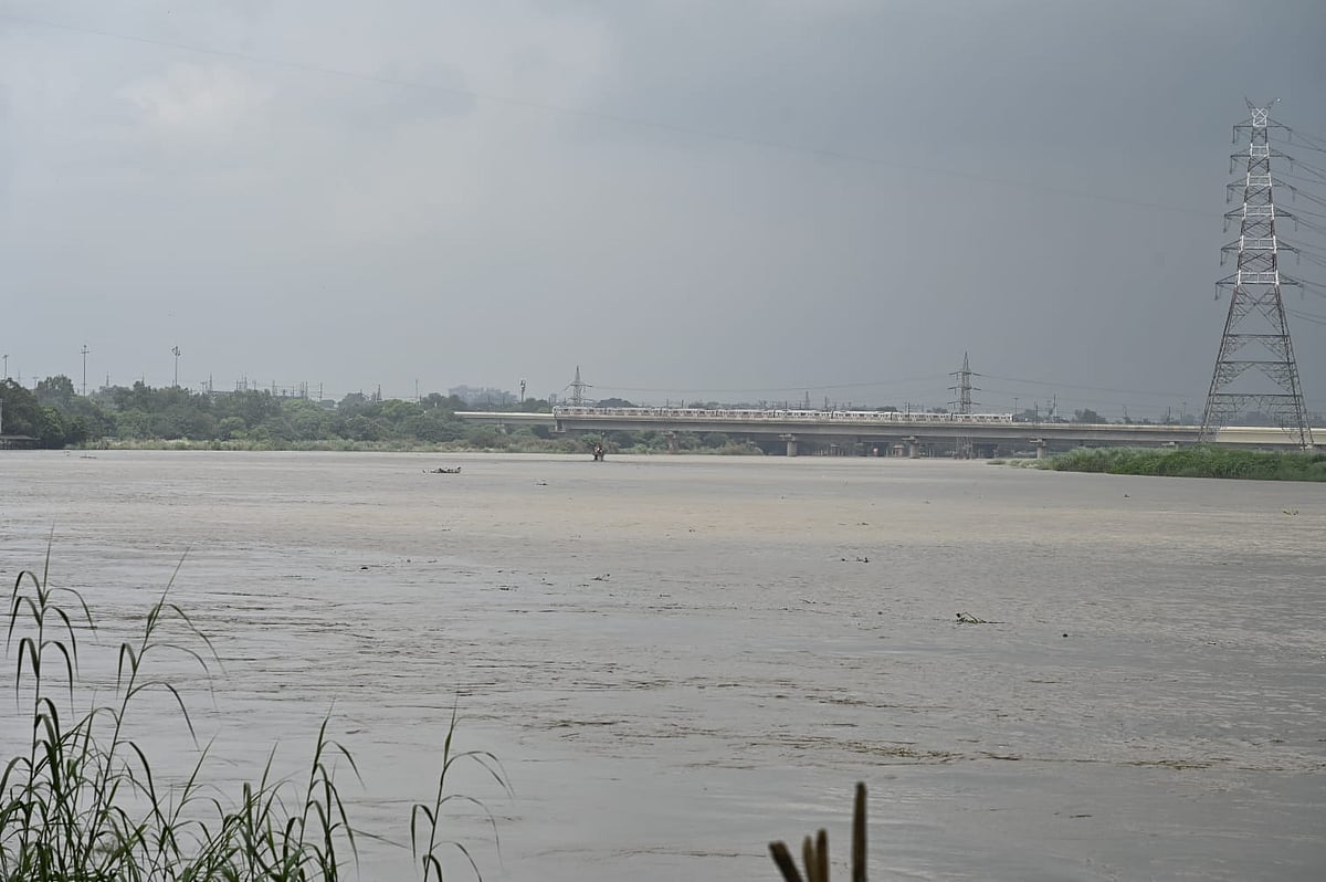 Delhi floods: Deluge as Yamuna displaces families, submerges fields