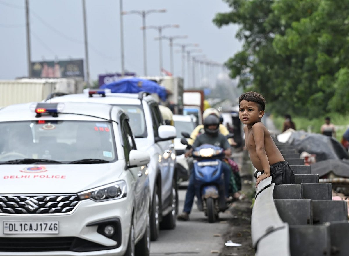Delhi floods: Deluge as Yamuna displaces families, submerges fields