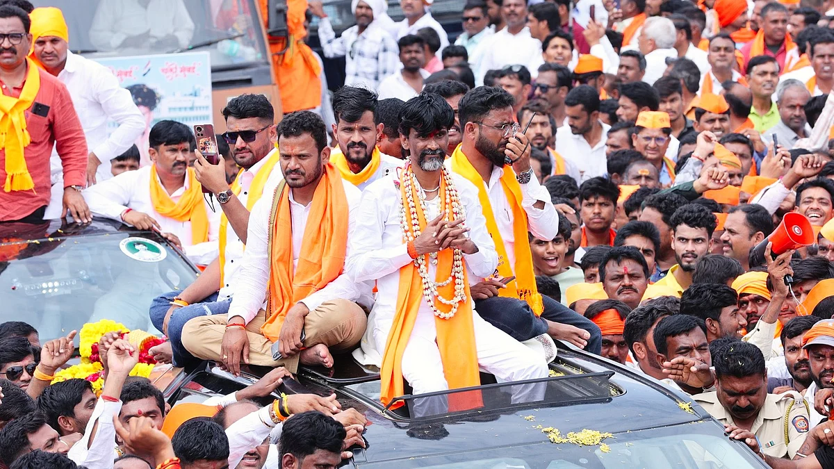 Jarange Patil (centre) during the agitation