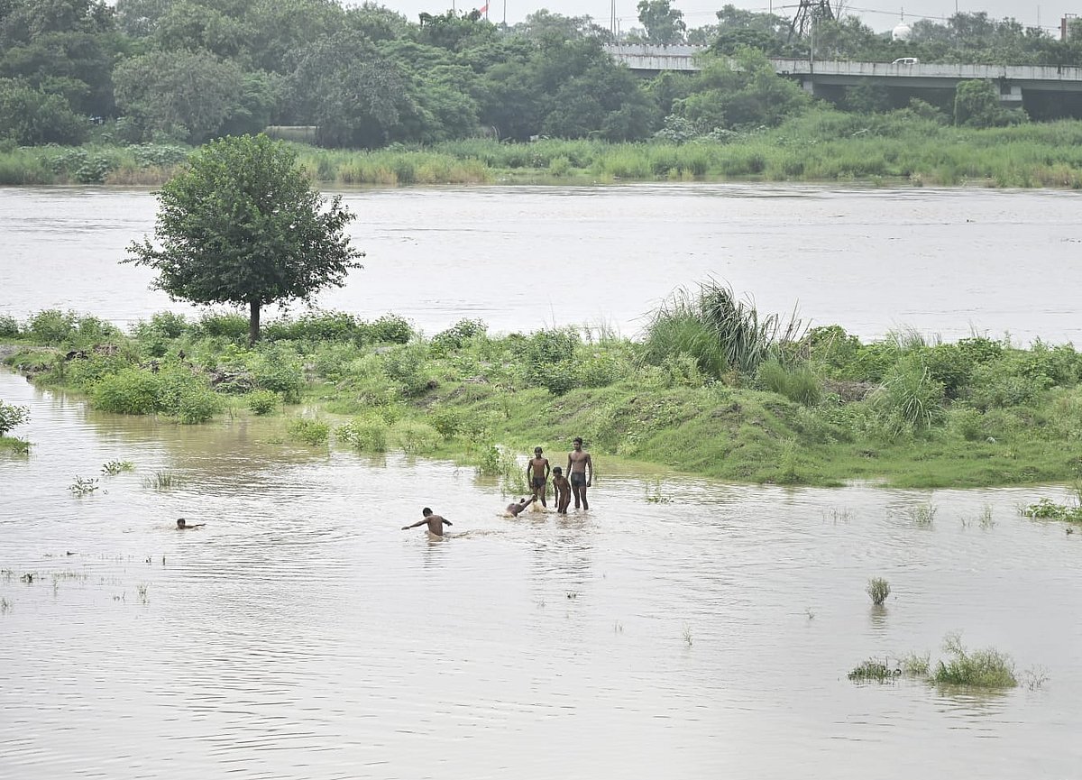 Delhi floods: Deluge as Yamuna displaces families, submerges fields
