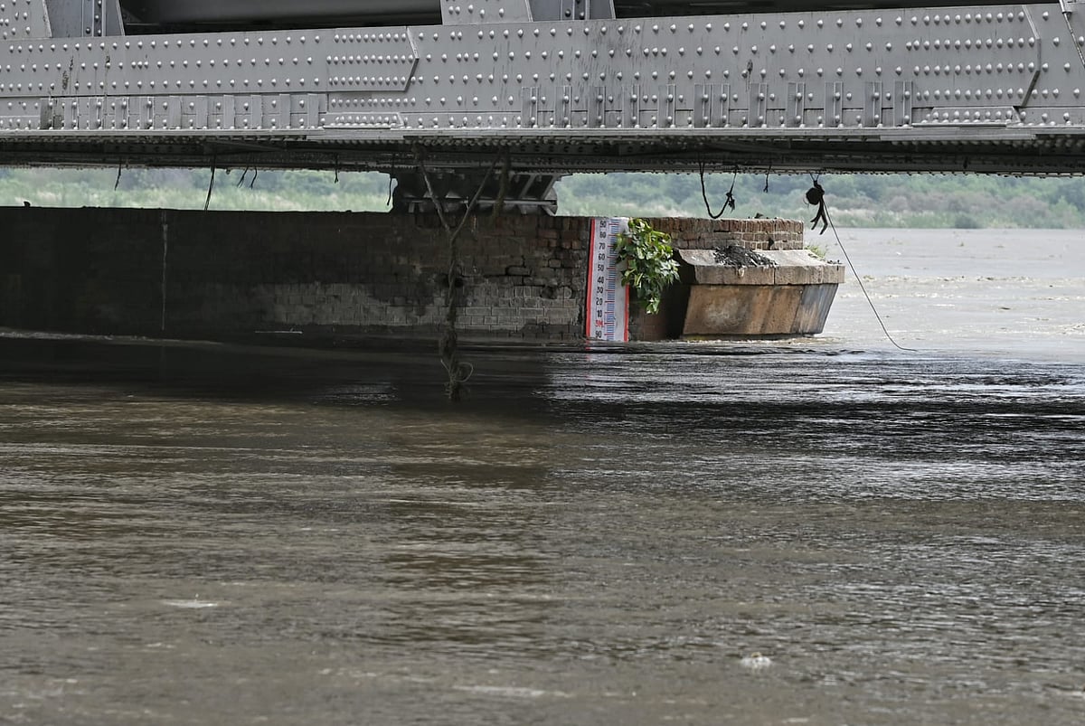 Delhi floods: Deluge as Yamuna displaces families, submerges fields