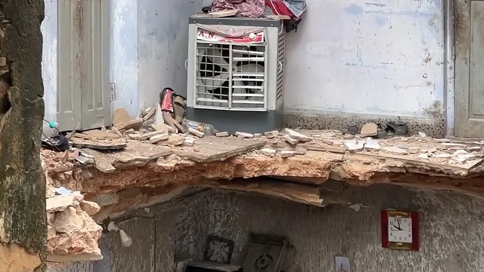 The collapsed mansion in Jaipur