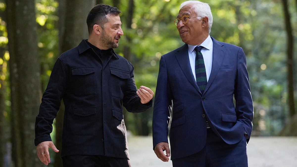 Volodymyr Zelenskyy with European Council president Antonio Costa in Uzhhorod