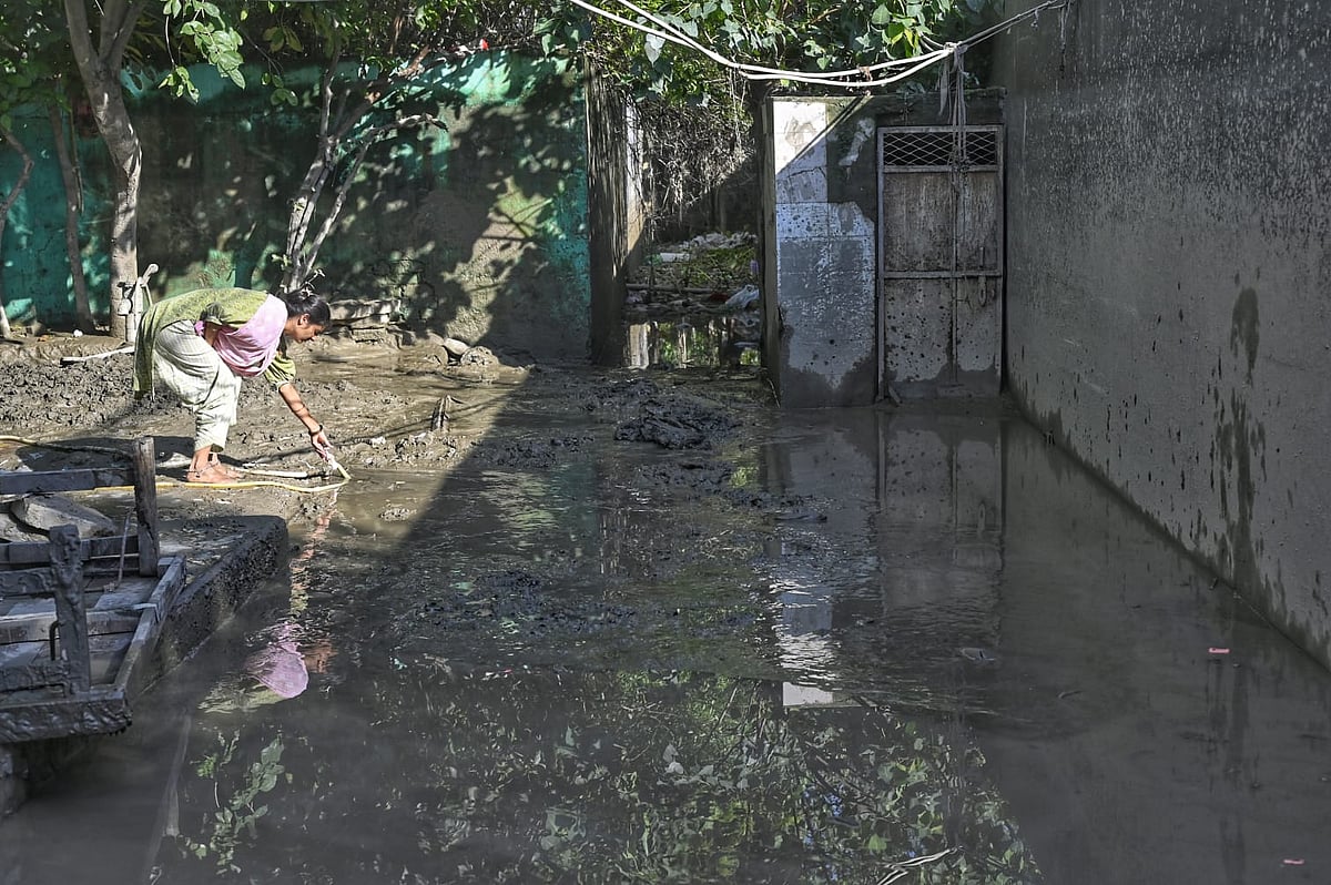 After Yamuna floods, drying homes and clearing silt big challenge for Delhi folks