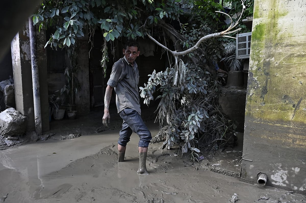 After Yamuna floods, drying homes and clearing silt big challenge for Delhi folks