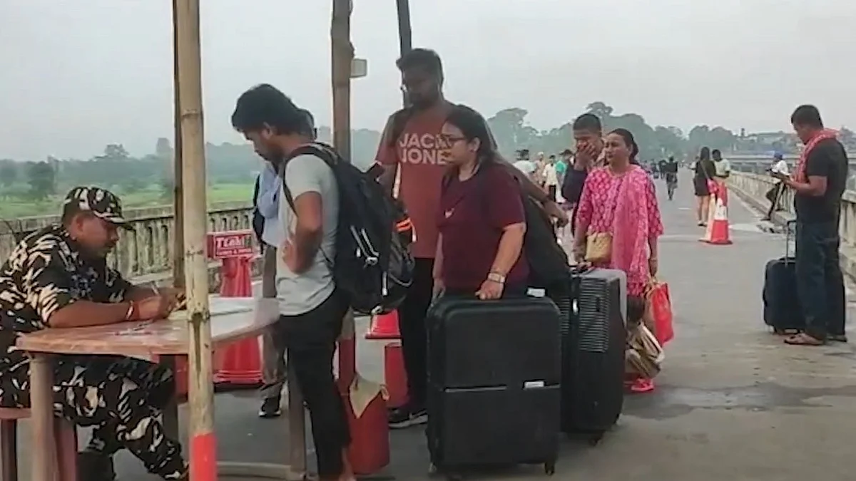 Indians return home via Panitanki border in Siliguri amid unrest in Nepal.