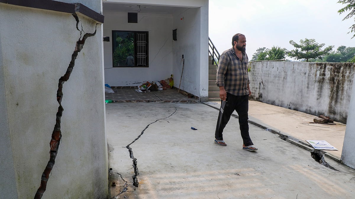 Deep cracks split a house in Khari