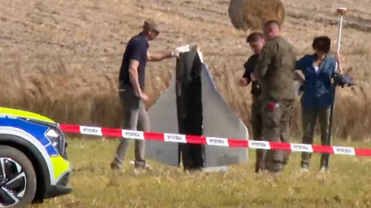 Police and military secure debris of a downed object in Wohyń, eastern Poland.