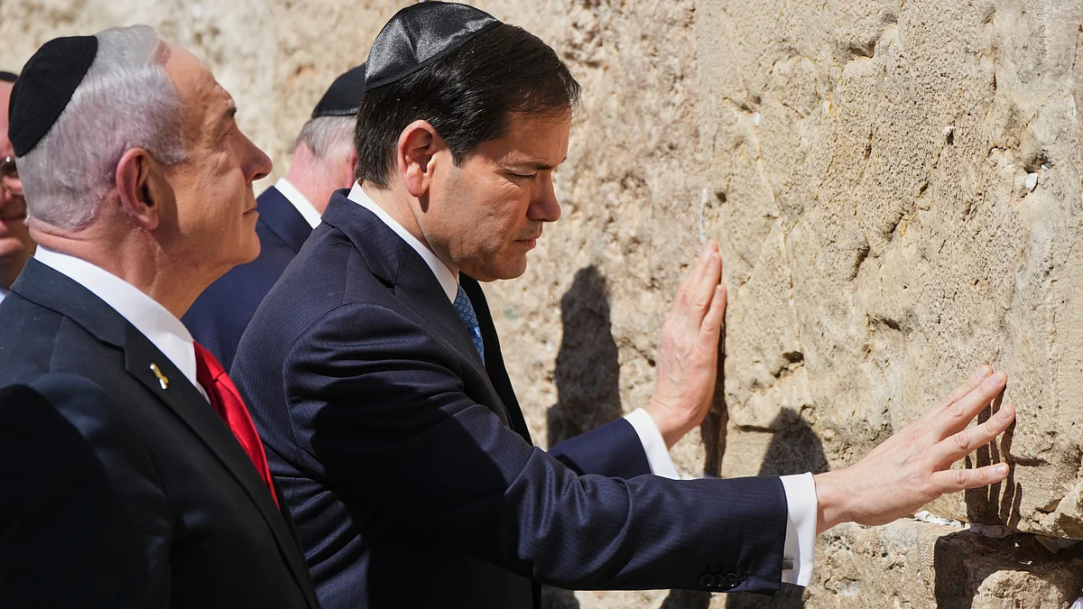 Benjamin Netanyahu and Marco Rubio visit the Western Wall in Old City of Jerusalem on 14 September. 