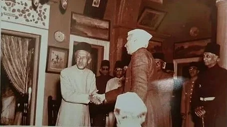 Mir Osman Ali meets Jawaharlal Nehru at the King Kothi