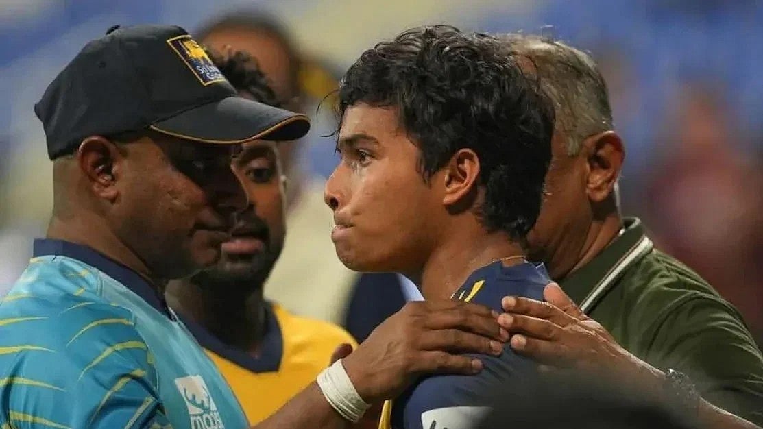 Sri Lankan coach Sanath Jayasuriya with Dunith Wellalage (right)