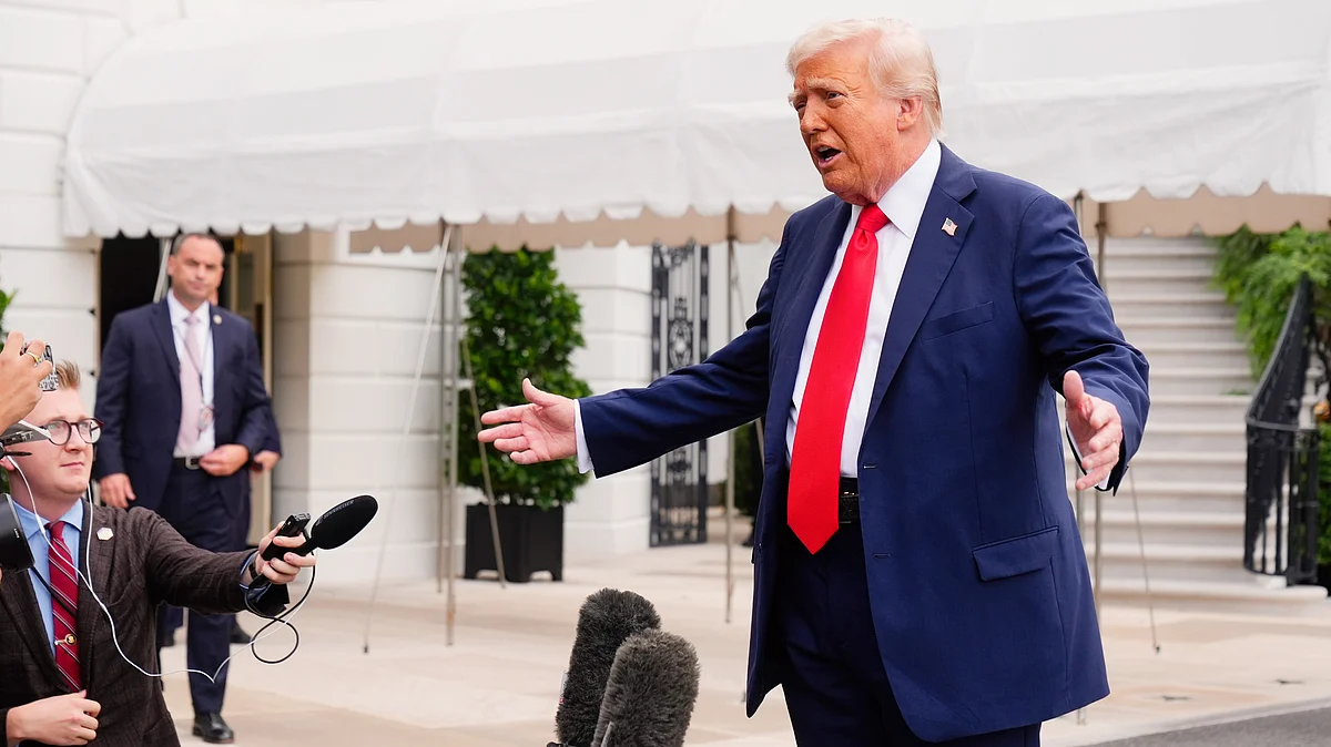 Donald Trump speaks to the media at the White House, 21 Sept