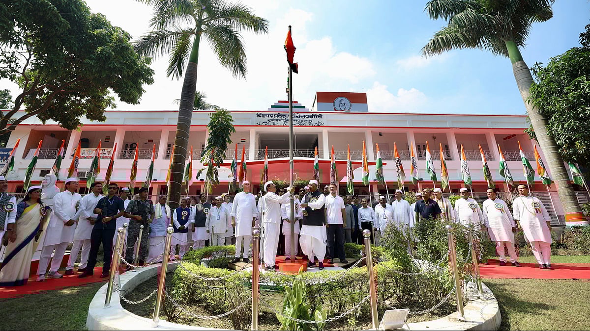 Flag hoisting at the Patna CWC meet, 24 Sept