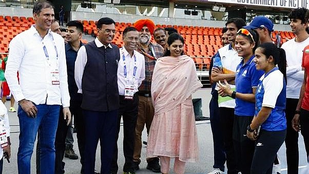Devendra Jhajharia (left) and sports minister Mansukh Mandaviya interact with India's para athletes