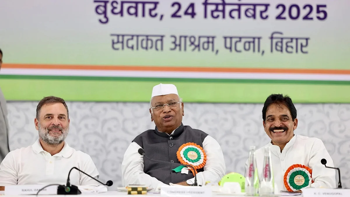 (L-R) Rahul Gandhi, Mallikarjun Kharge and KC Venugopal at the Bihar CWC on 24 September 2025