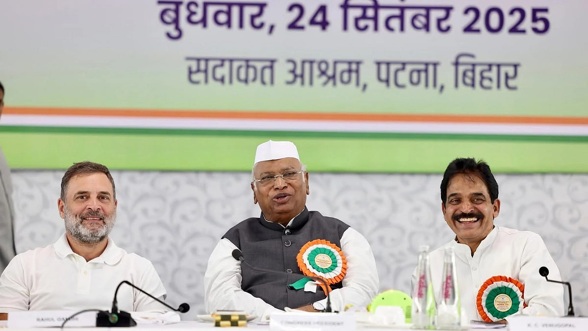 (L-R) Rahul Gandhi, Mallikarjun Kharge and KC Venugopal at the Bihar CWC on 24 September 2025