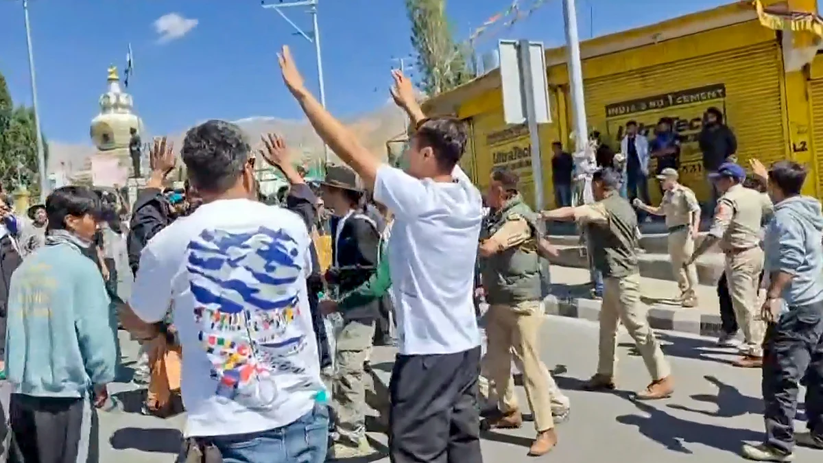 The police has detained at least 50 people in Leg