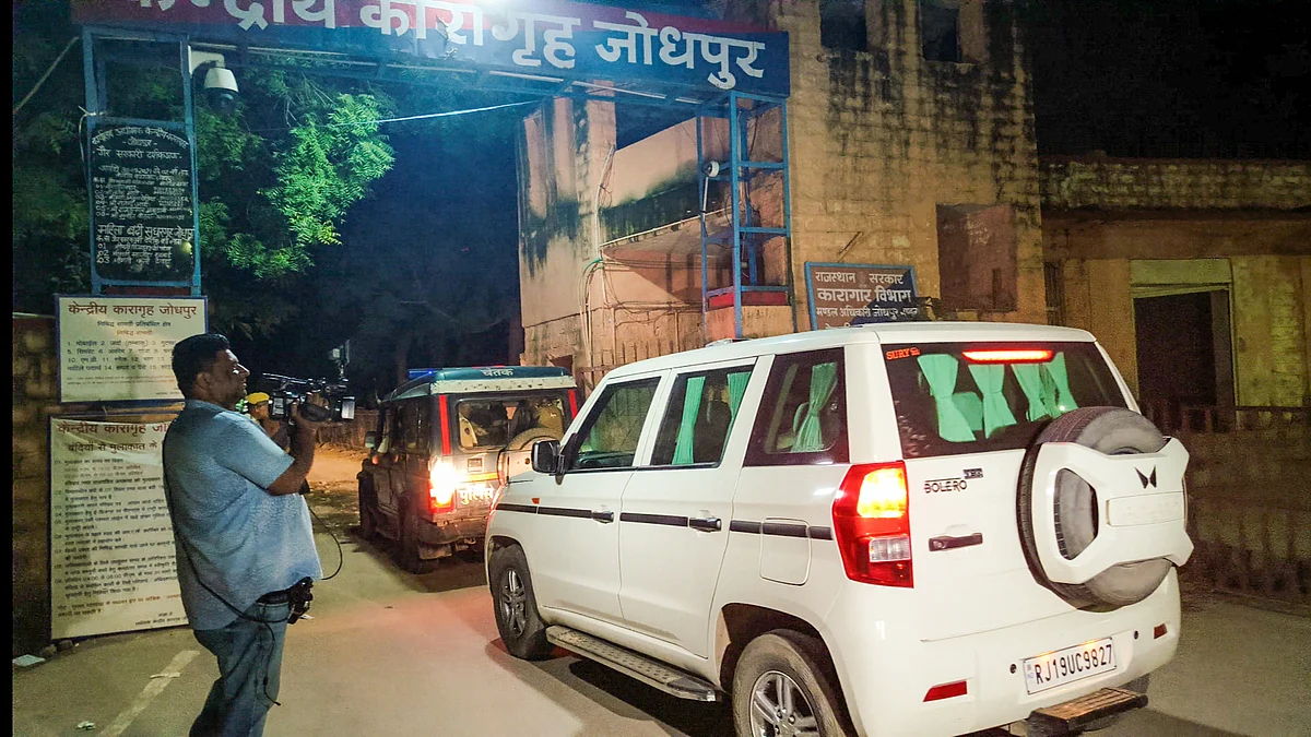 Sonam Wangchuk being escorted to Jodhpur Central Jail.