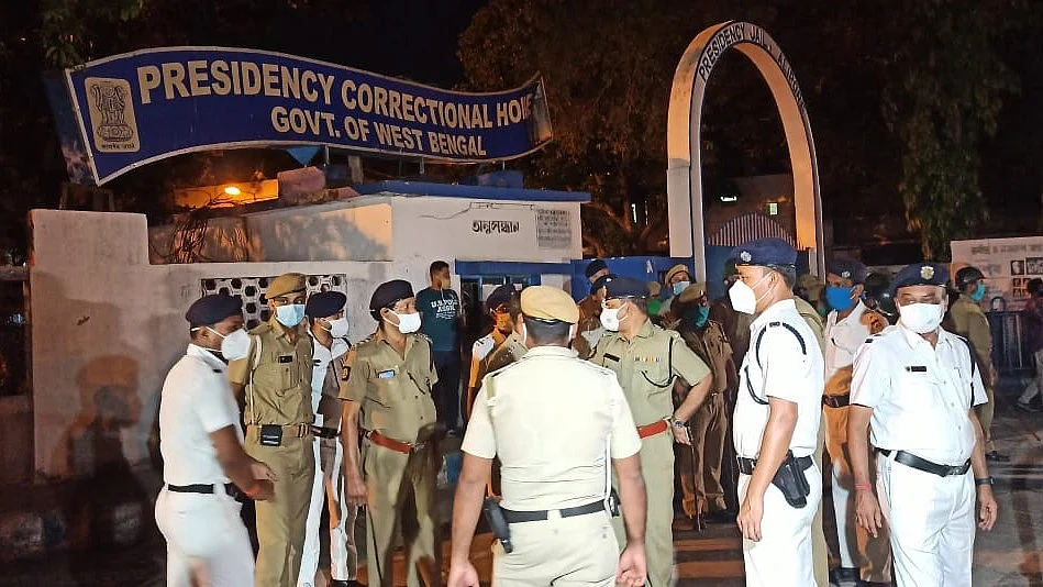 Policemen outside the Presidency Correctional Home