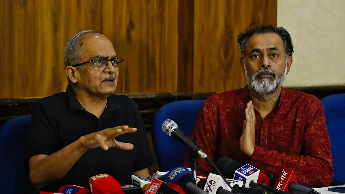 Prashant Bhushan (left) and Yogendra Yadav at the press meet