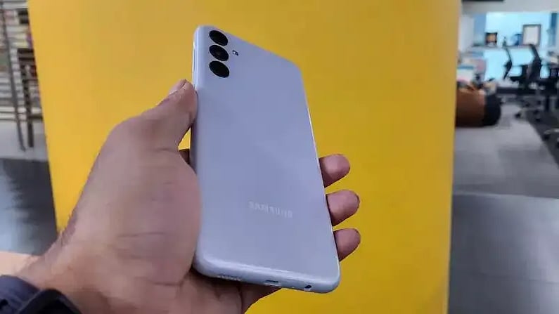 Upgrade your Samsung smartphone with an Easy EMI this festive season