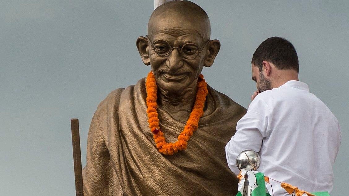 Rahul Gandhi pays homage to the Father of the Nation on Gandhi Jayanti.