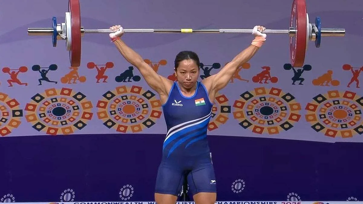 Mirabai Chanu in action.