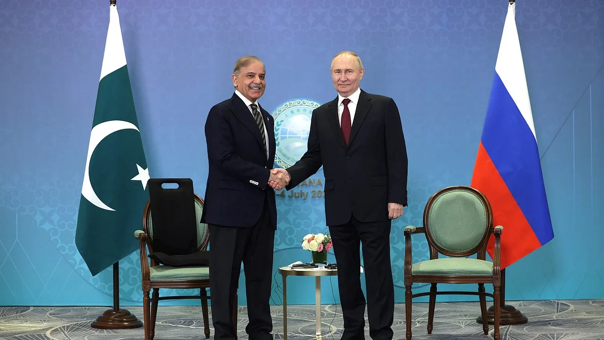 Russian President Vladimir Putin with Pakistan PM Shehbaz Sharif