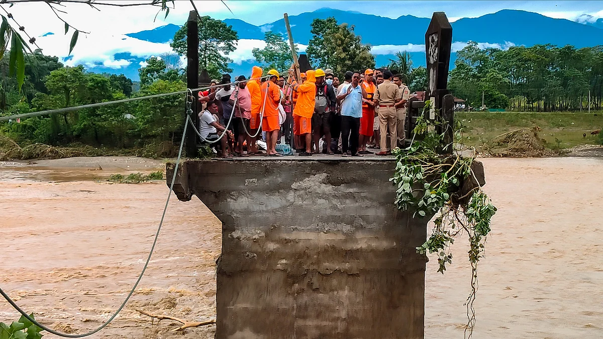 Rescue operation underway in Darjeeling on 5 October