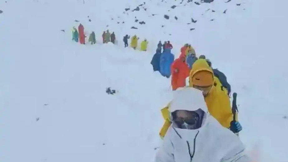 Trekkers stranded in the blizzard