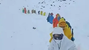 All 850 trekkers rescued after Everest snowstorm on Tibetan side